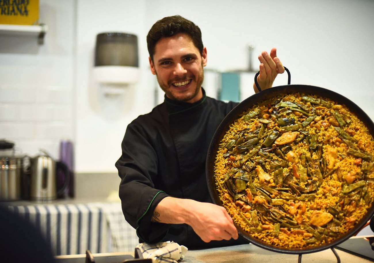 Inmersión Cultural en Ronda: Clases de Cocina, Danza y Artesanía