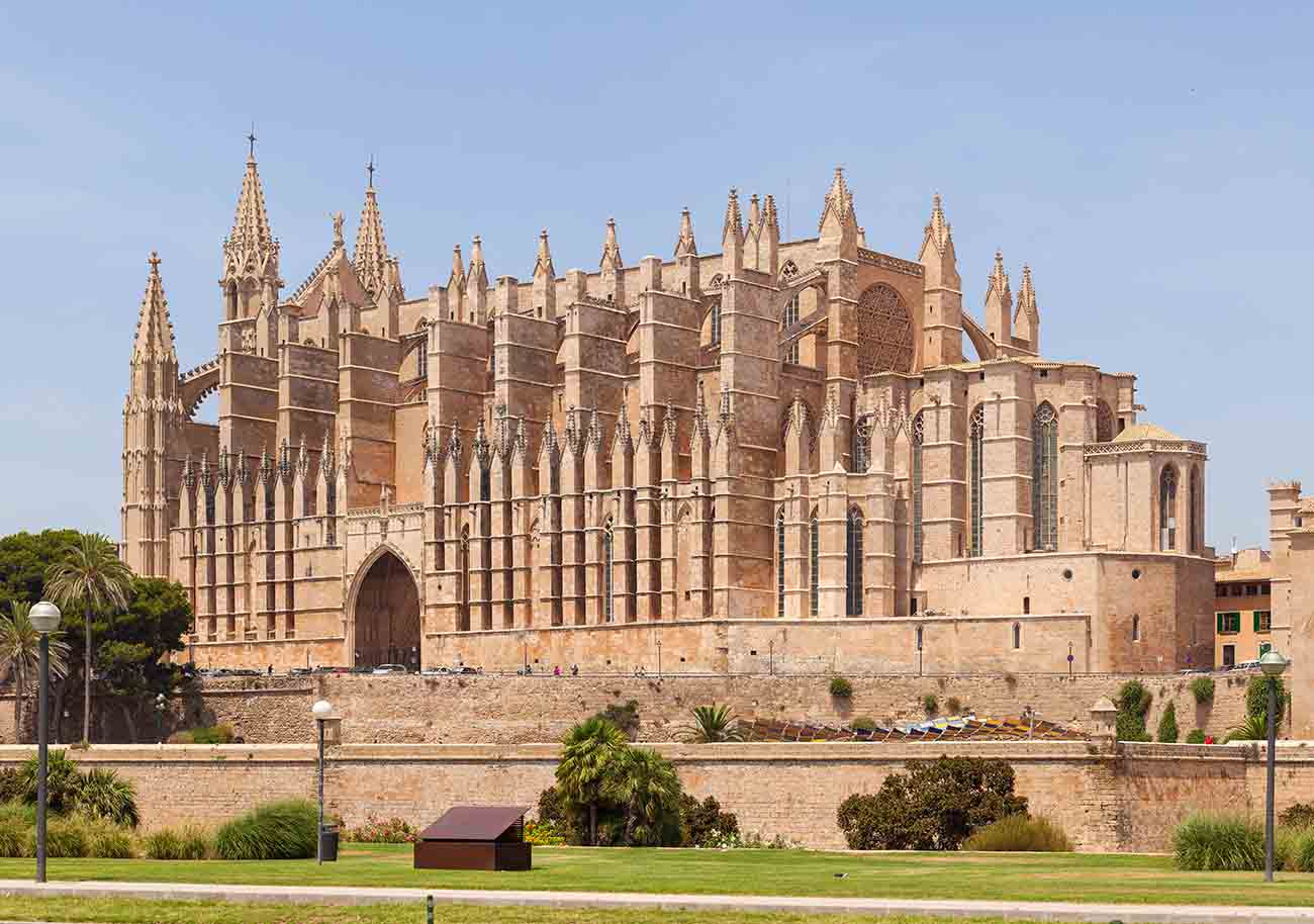 Bajo el sol, entre el gótico y lo moderno: 10 lugares imprescindibles en Palma