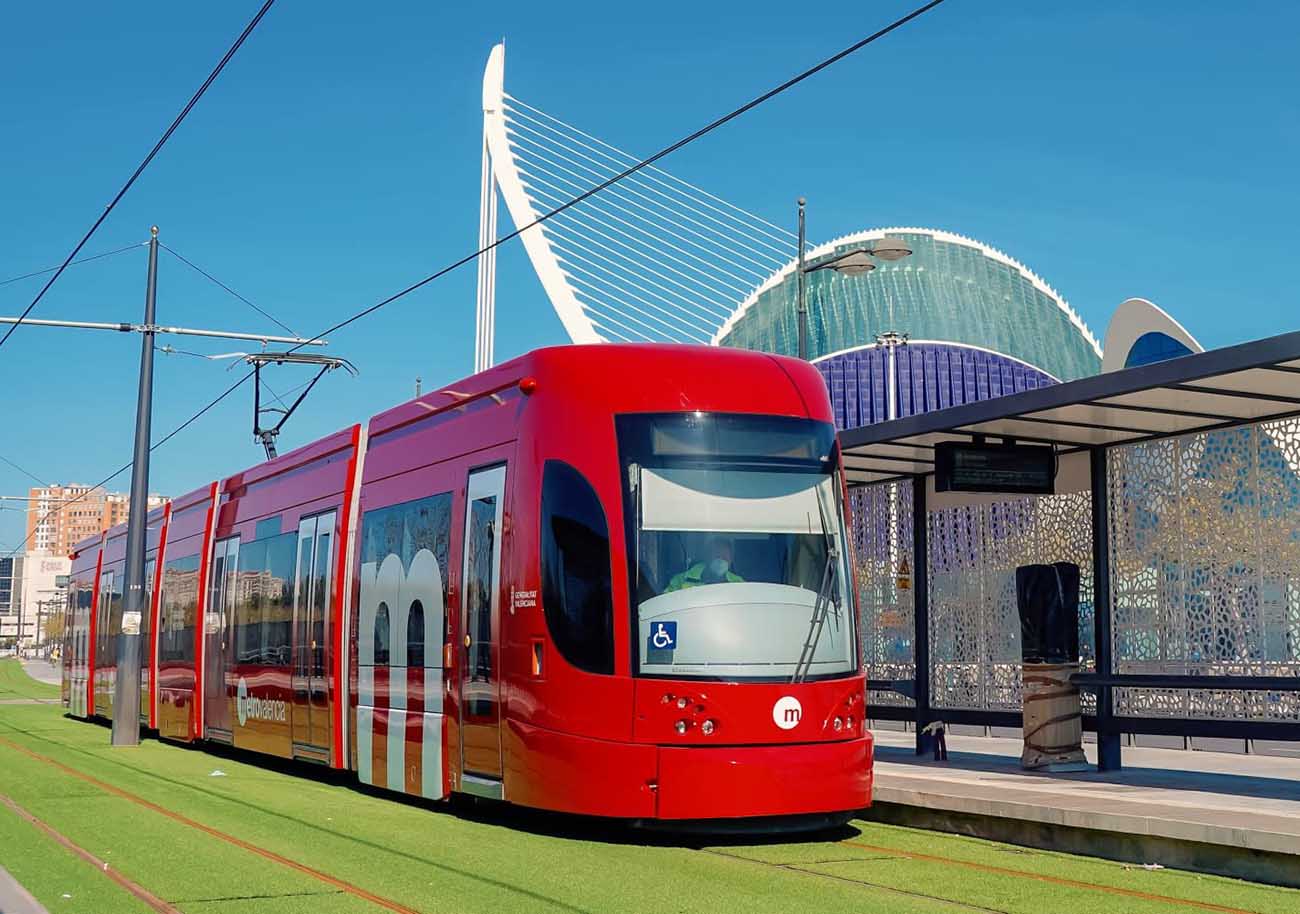 Guía para un Viaje Relajado en Valencia: Consejos Útiles sobre Transporte, Idioma, Compras y Seguridad
